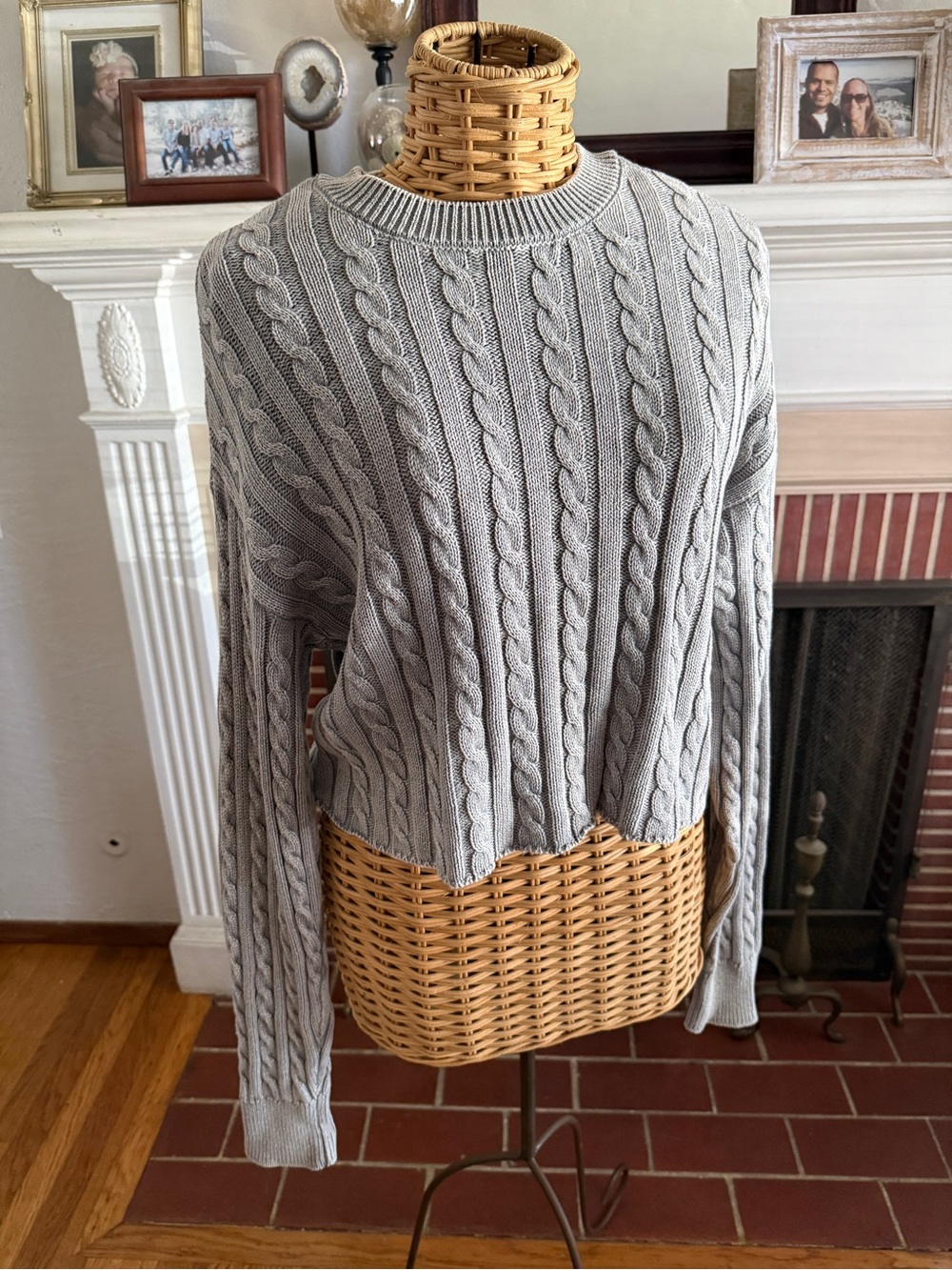 Aerie gray cable knit crop sweater New M